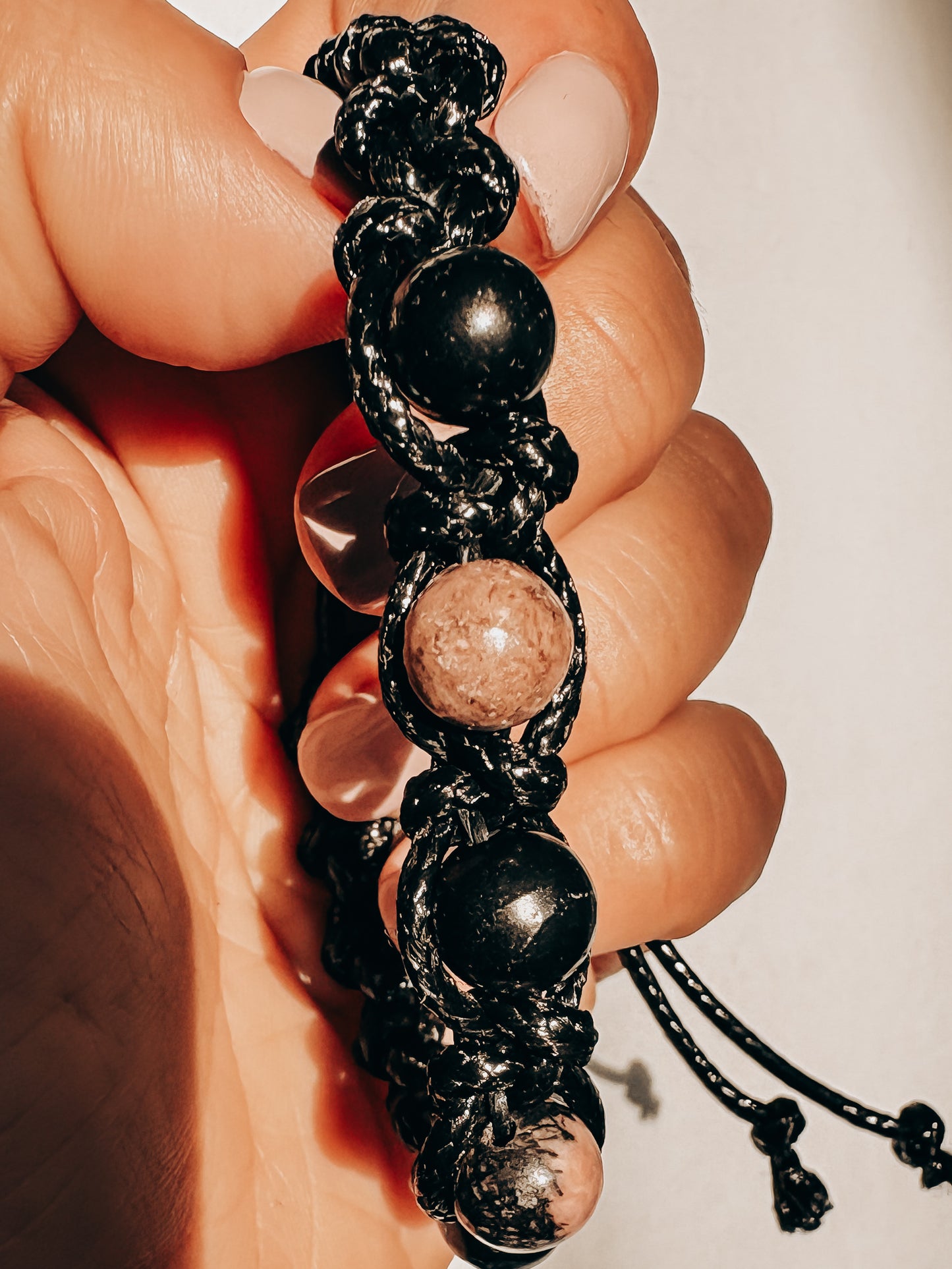 Pulsera MINTAKA SHUNGUITA: Sanación del corazón (Shunguita y Rodonita)
