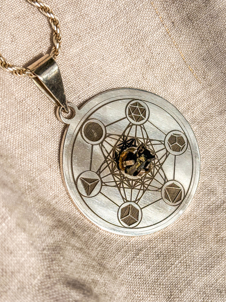 joyas de autor: talismanes de Shunguita en oro goldfilled y plata 925