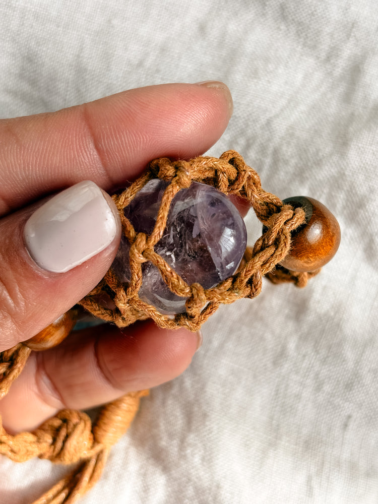Amuletos de piedras energéticas y herramientas mágicas