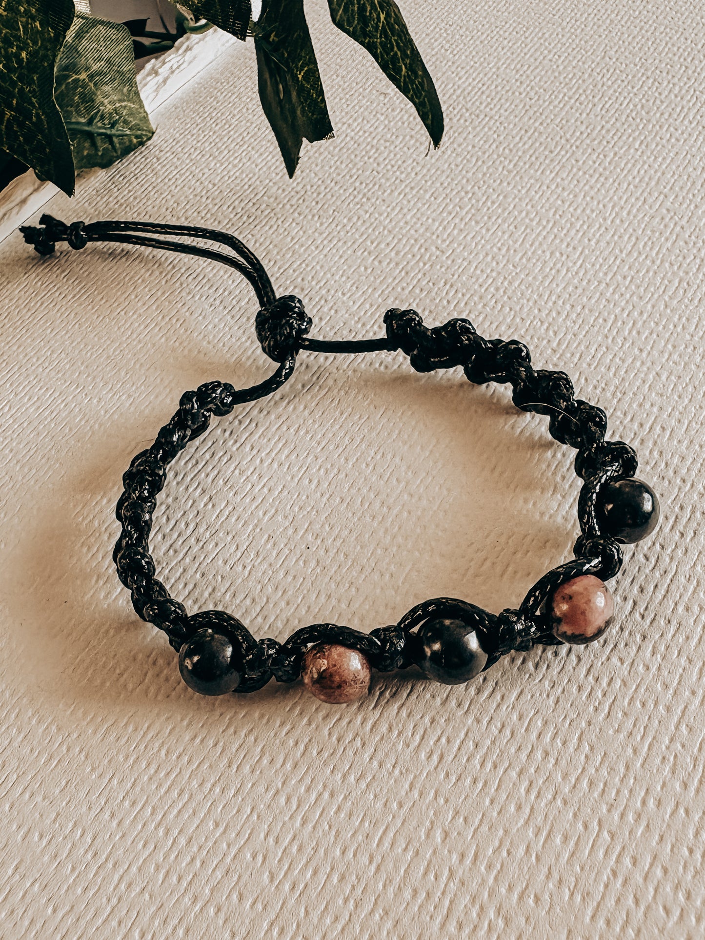 Pulsera MINTAKA SHUNGUITA: Sanación del corazón (Shunguita y Rodonita)