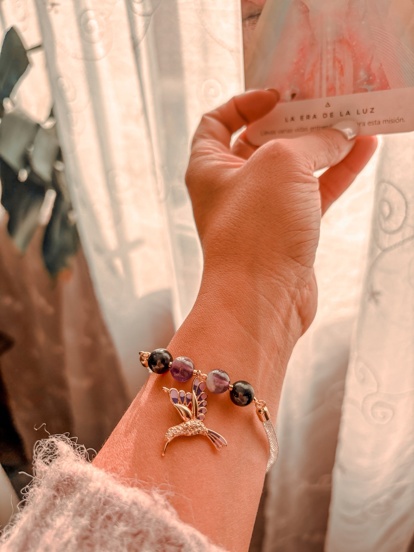 Pulsera Amuleto Mensajero Colibrí: Shunguita Protectora y Amatista