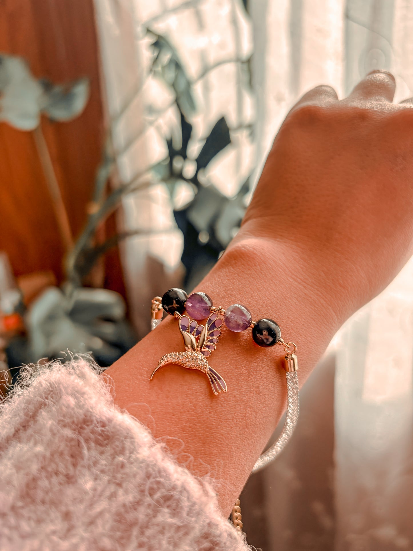 Pulsera Amuleto Mensajero Colibrí: Shunguita Protectora y Amatista