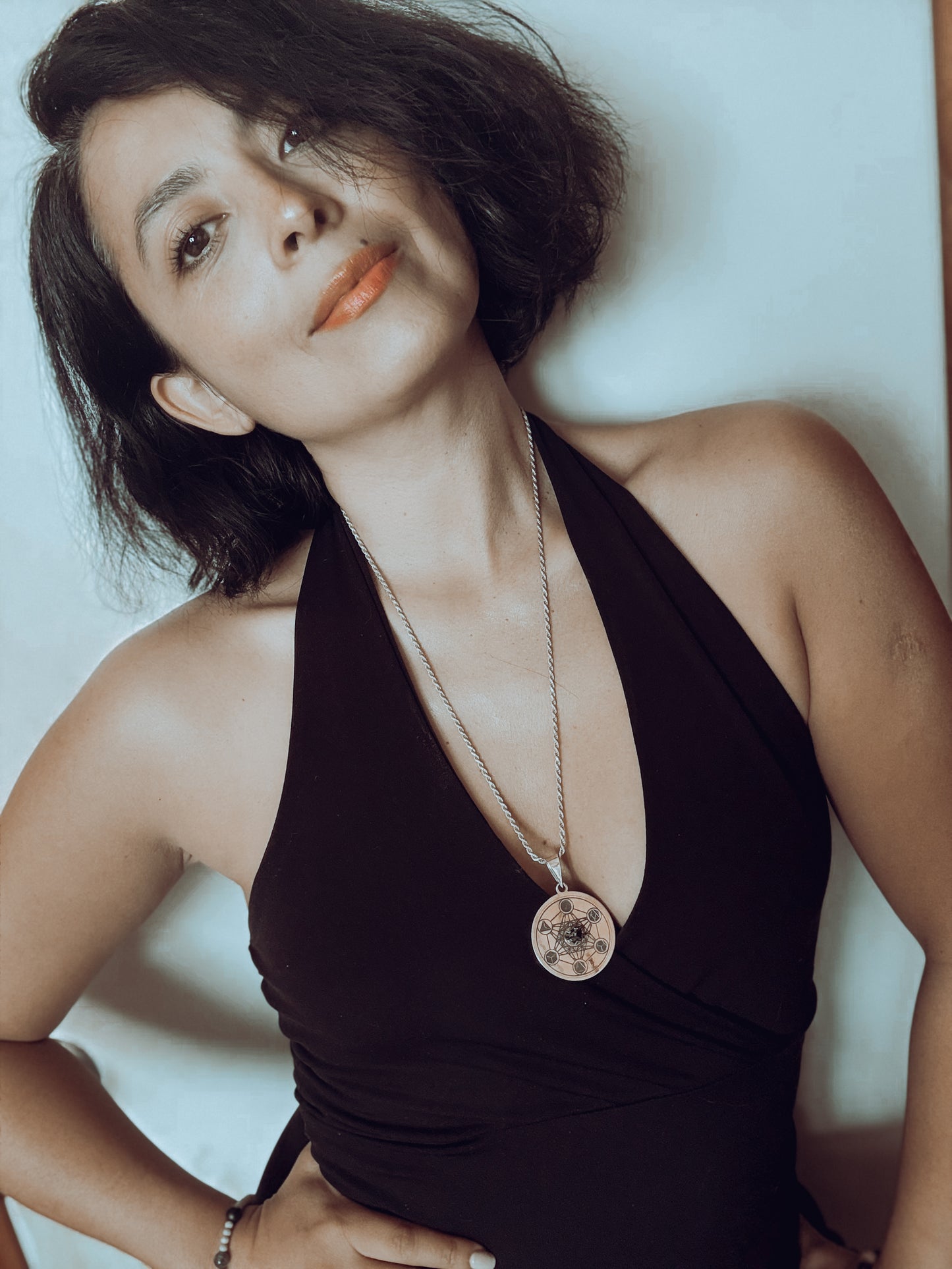 Collar Escudo de Metatrón en Plata: Shunguita Élite y Sólidos Platónicos