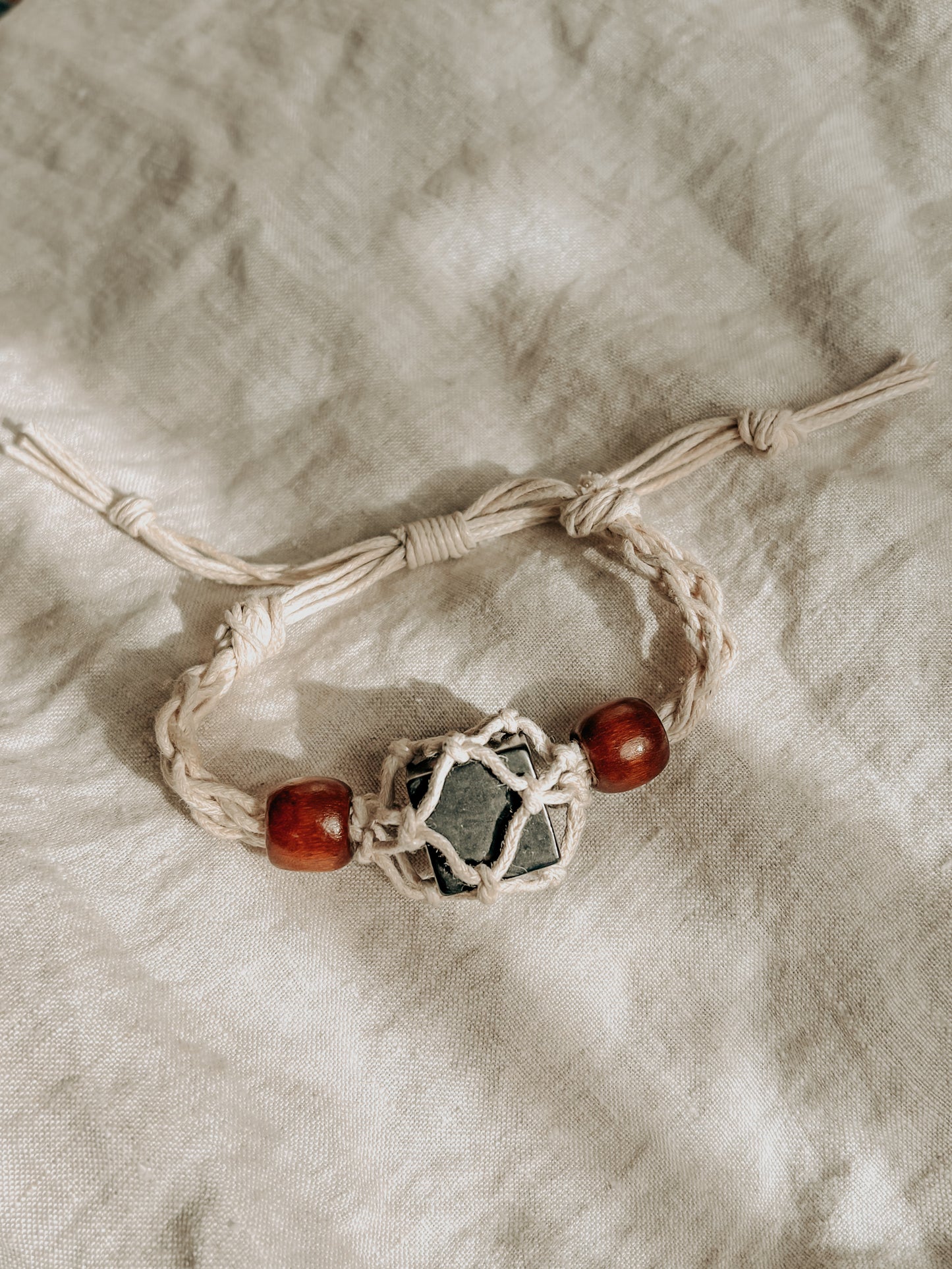 Pulsera Lican: El Cofre Sagrado de Shunguita