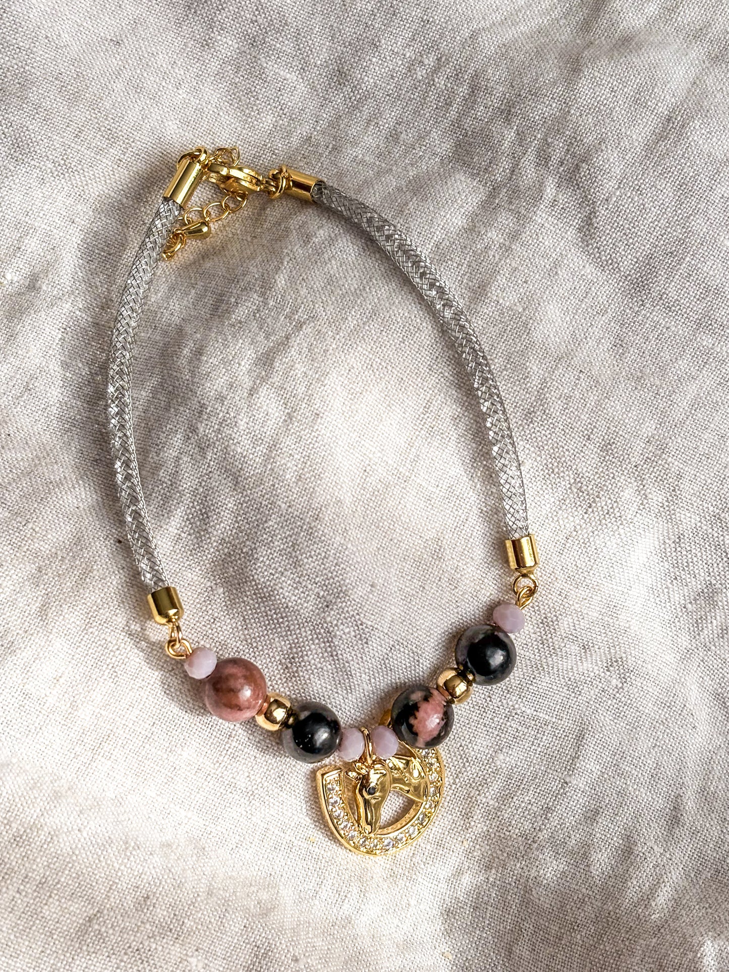 Pulsera Amuleto Caballo de Fuego: Rodonita y Shunguita