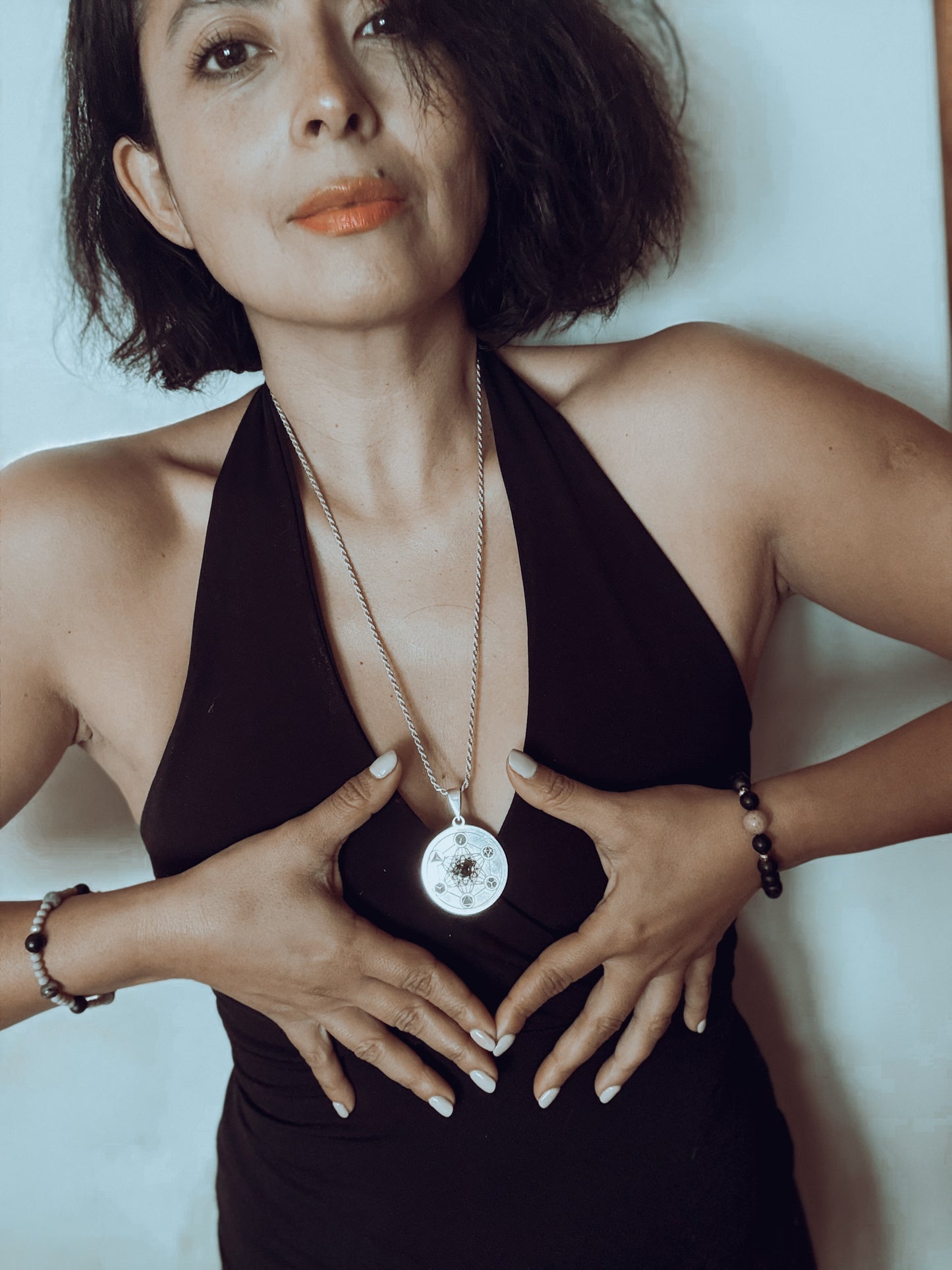 Collar Escudo de Metatrón en Plata: Shunguita Élite y Sólidos Platónicos