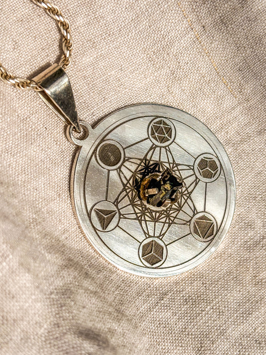 Collar Escudo de Metatrón en Plata: Shunguita Élite y Sólidos Platónicos
