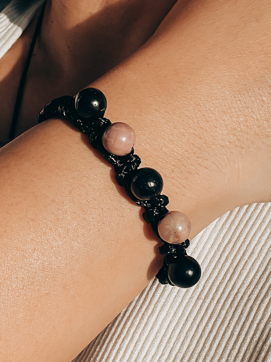 Pulsera MINTAKA SHUNGUITA: Sanación del corazón (Shunguita y Rodonita)