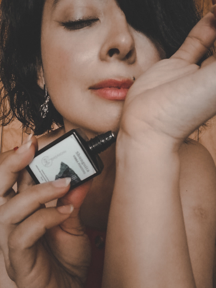 PERFUME HOLÍSTICO: SHUNGUITA VIBRA POSITIVO (holistic perfume oil+reiki) - 01 unidad