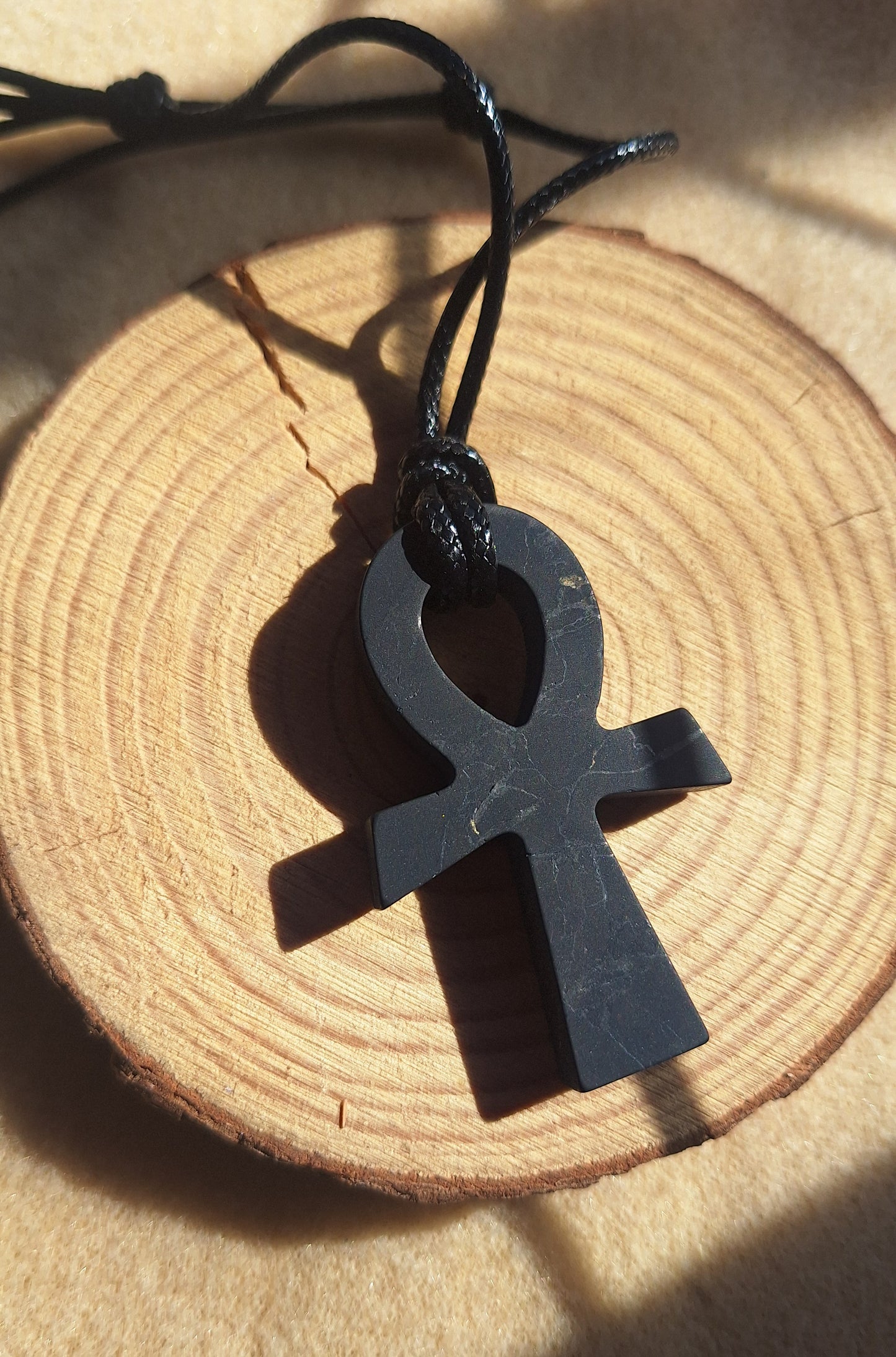 CRUZ DE ANKH TODA DE SHUNGUITA/ Piezas únicas