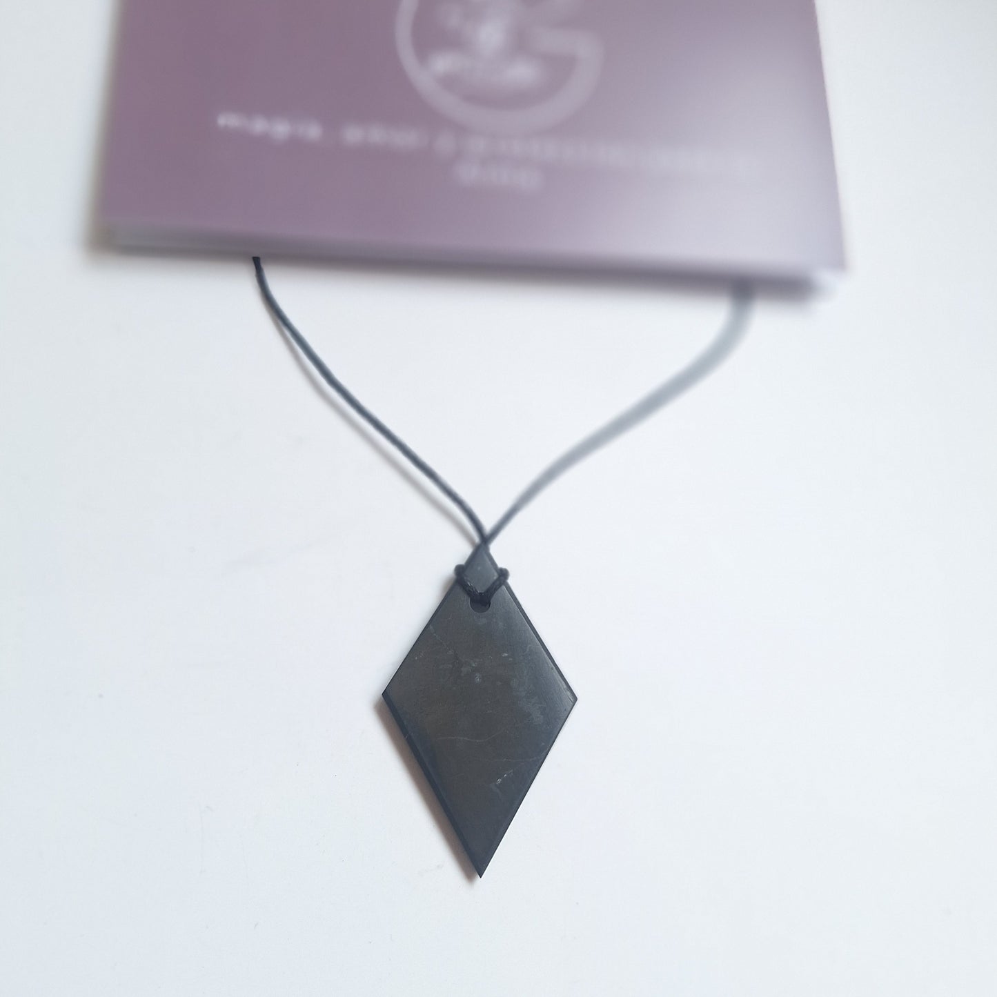 COLGANTE DIAMANTE SHUNGUITA