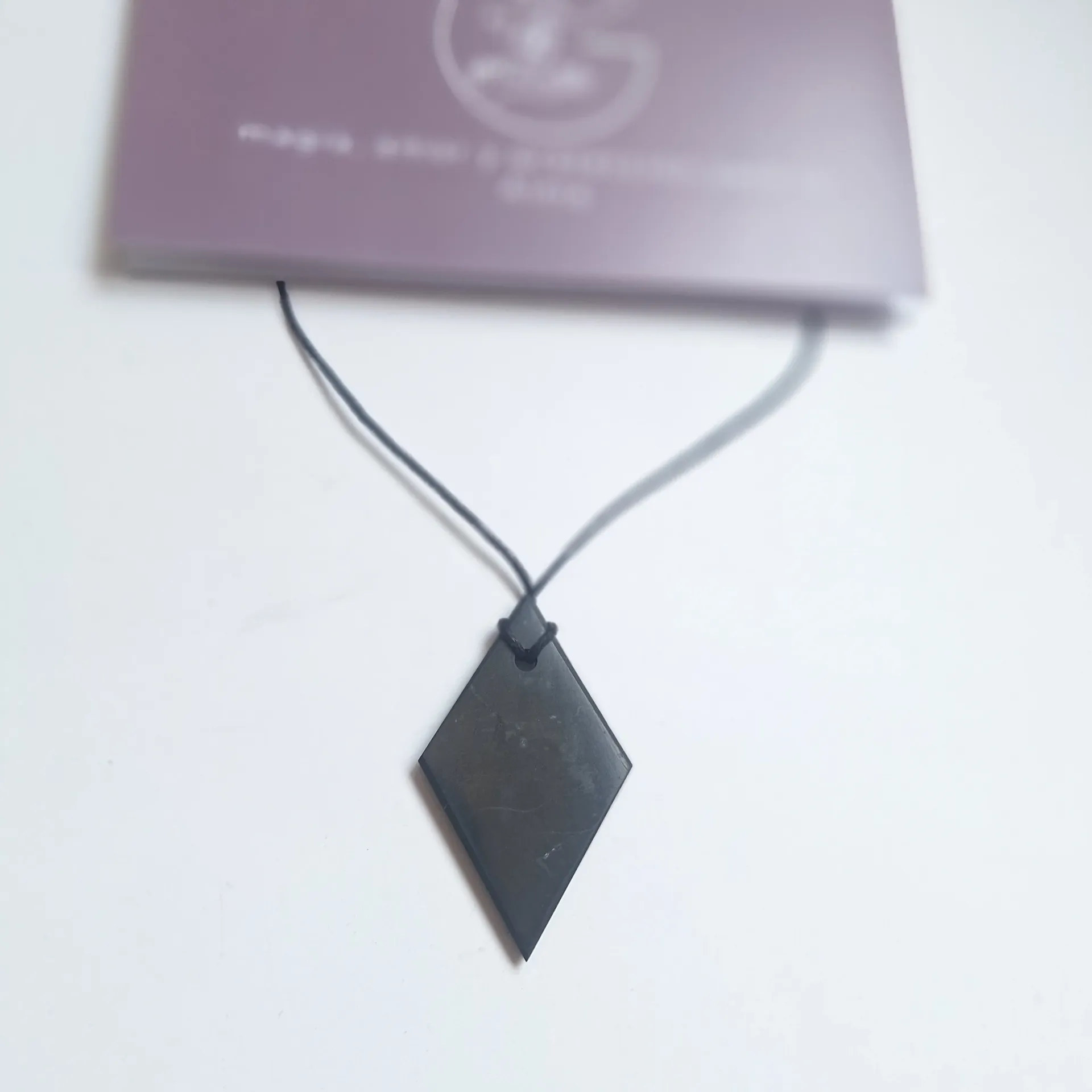COLGANTE DIAMANTE SHUNGUITA