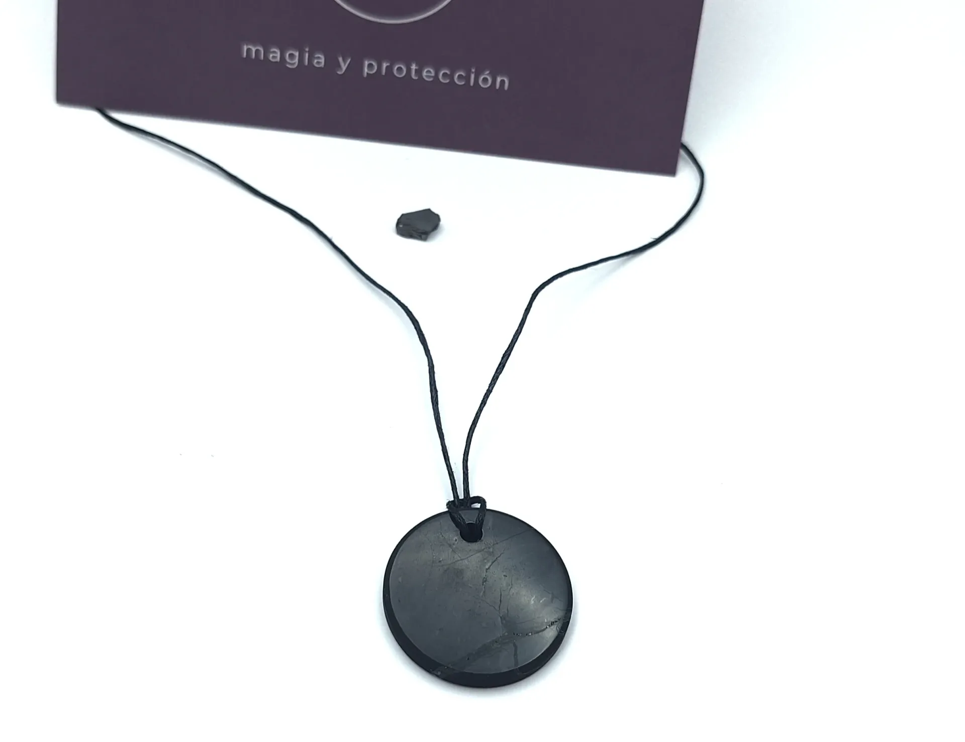 COLGANTE CIRCULAR DE SHUNGUITA (shungite-shungit-shugita) + REGALO trozo shungita Élite